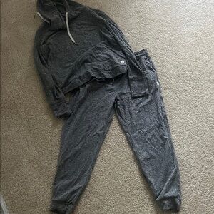 Vuori Heathered Gray Apparel Set